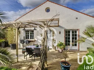Traditional house at Oudon (44521)