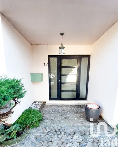 Traditional house at Gambais (78950)