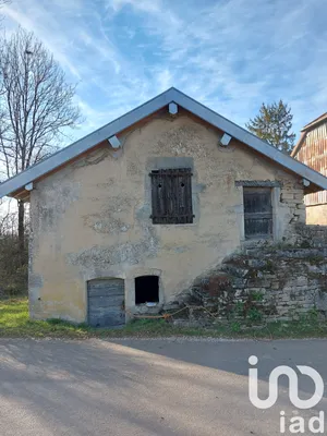 Traditional house at Chavéria (39270)