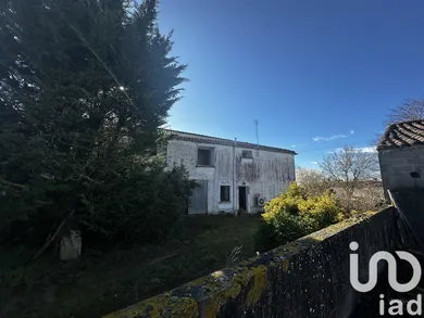 Traditional house at Bresdon (17490)