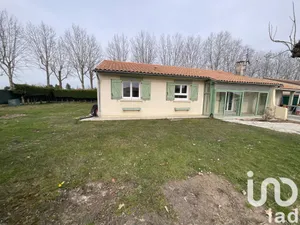 Traditional house at Saint-Denis-de-Pile (33910)