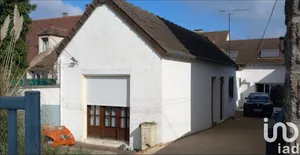 Building at Mantes-la-Jolie (78200)