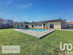 Traditional house at Arbanats (33640)