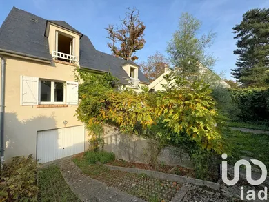 Traditional house at La Celle-Saint-Cloud (78170)