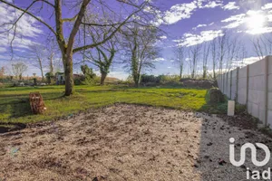 Land at Montceaux-lès-Meaux (77470)