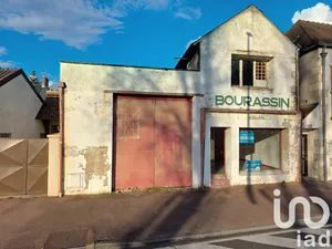 Building at Gien (45500)