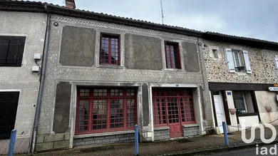 Maison de ville à Massignac (16310)