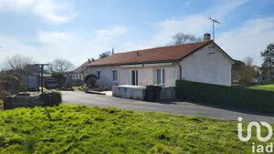 Pavillon à Yzernay (49360)