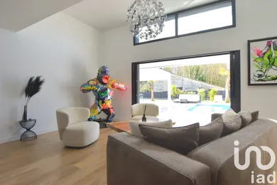 Architectural house at SAINT GENES DE FRONSAC (33240)