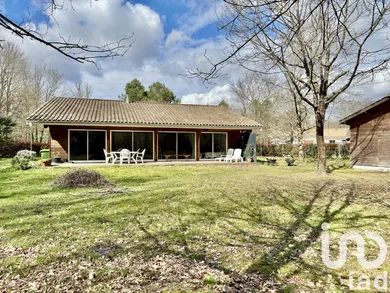 House at Belin-Béliet (33830)