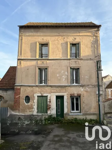 Building at Château-Thierry (02400)