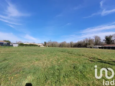 Terrain à bâtir à Saint-Césaire (17770)