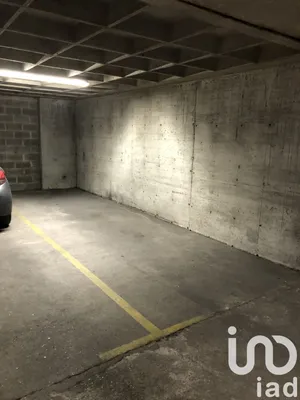 Parking à Paris (75020)