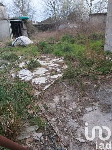 Land at Sens (89100)