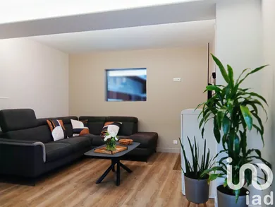 Maison traditionnelle à Yzernay (49360)