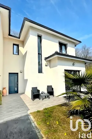 House at Pompignac (33370)