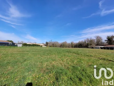 Terrain à bâtir à Saint-Césaire (17770)