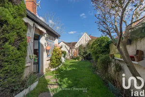 Village house at Buchelay (78200)