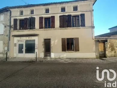 House at La Rochefoucauld (16110)