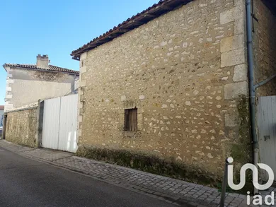 House in La Rochefoucauld (16110)