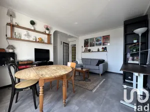 Apartment at Fresnes (94260)