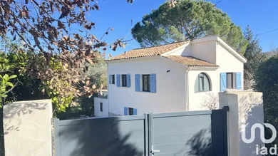 Architectural house at Le Rouret (06650)