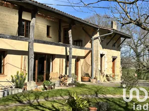 Traditional house at Ménesplet (24700)