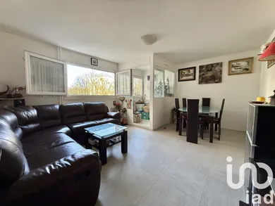 Apartment at Montigny-le-Bretonneux (78180)