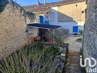 Maison de village à Saint-Jean-de-Blaignac (33420)