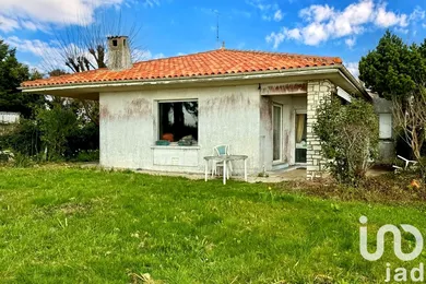 Traditional house at Meschers-sur-Gironde (17132)