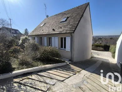 Traditional house at Chaumontel (95270)