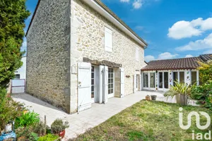 House at Illats (33720)