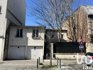 Building at Saint-Ouen-sur-Seine (93400)