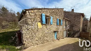 Maison de village à Sainte-Croix-à-Lauze (04110)