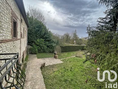 Traditional house in Les Authieux-sur-le-Port-Saint-Ouen (76520)