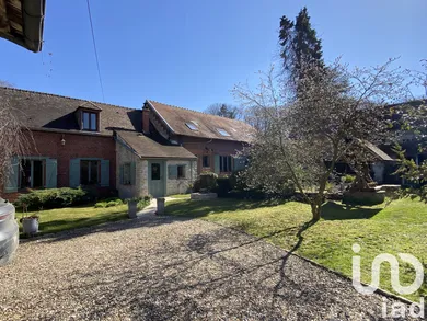 Traditional house at Pronleroy (60190)