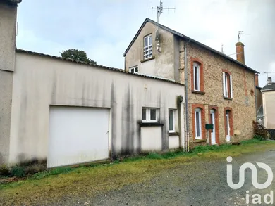 Building in Sainte-Cécile (85110)