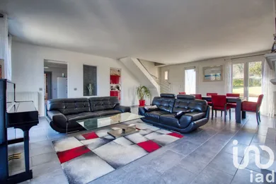 Traditional house at Vigny (95450)