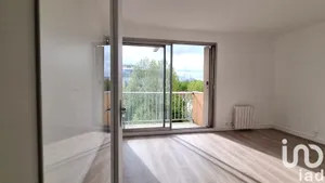 Apartment at Montrouge (92120)