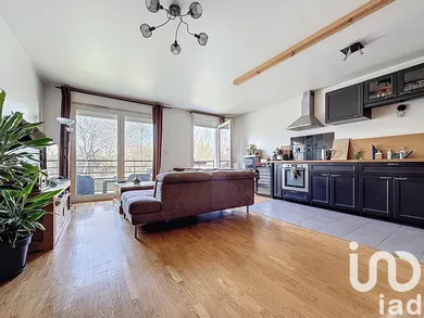 Apartment at Sainte-Geneviève-des-Bois (91700)