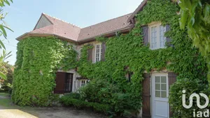 Traditional house at Saint-Hilarion (78125)