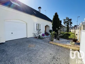 Traditional house at Ormes (45140)