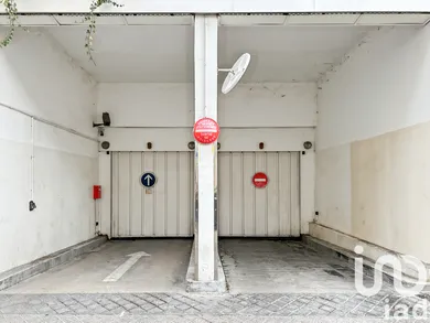 Parking in Paris (75010)