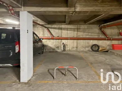 Parking in Paris (75010)