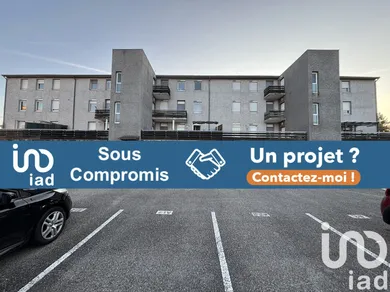 Building at Lorette (42420)