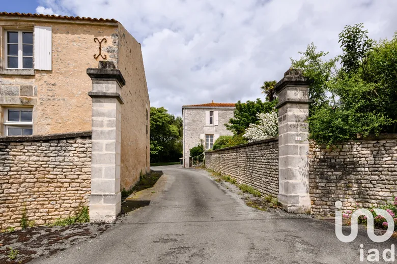 Maison 8 pièces 213 m² · à Rives-d'Autise · 213 m² · 177 000 €