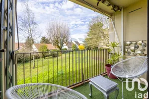 Apartment at Fresnes (94260)