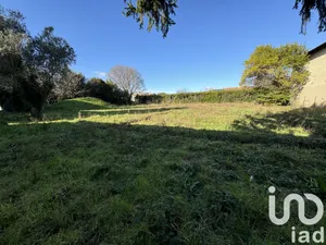 Land at Maillane (13910)
