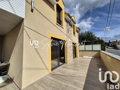 Architectural house at Jouars-Pontchartrain (78760)