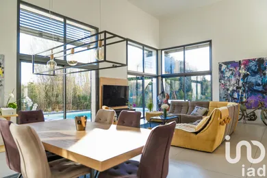 Architectural house at Six-Fours-les-Plages (83140)